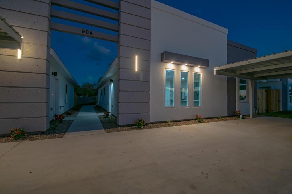 904 N Spruce St #1 - Photo 4 of 26