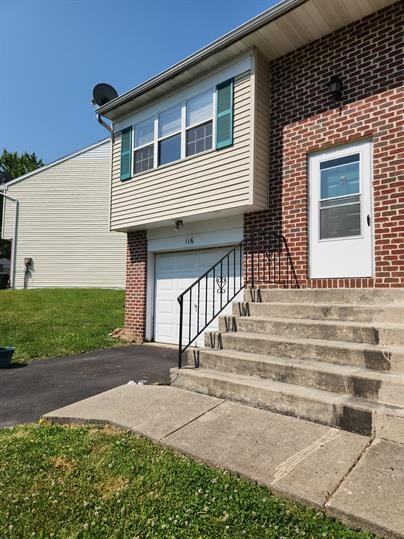 116 Pickwick Pl #1 - Photo 3 of 11