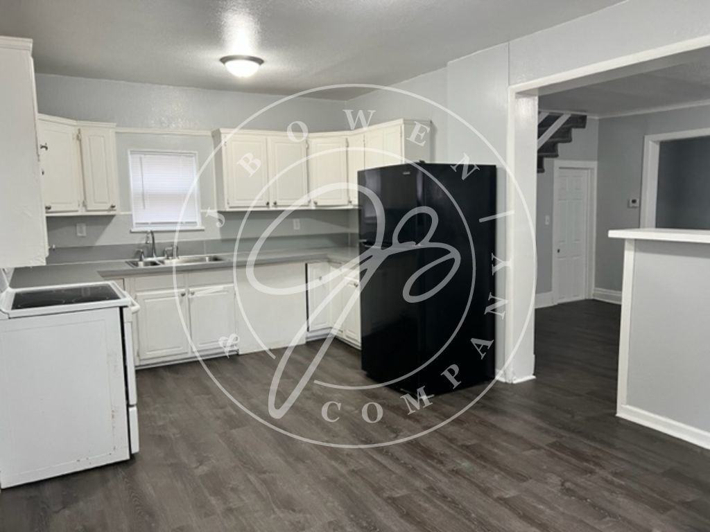 4221 Vermaas Ave - Photo 3 of 12