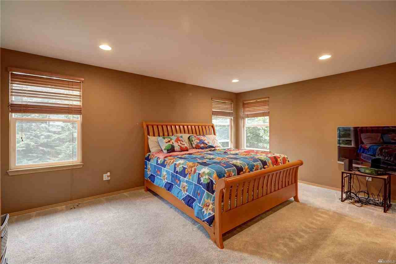 21520 102nd Street East - Photo 3 of 6