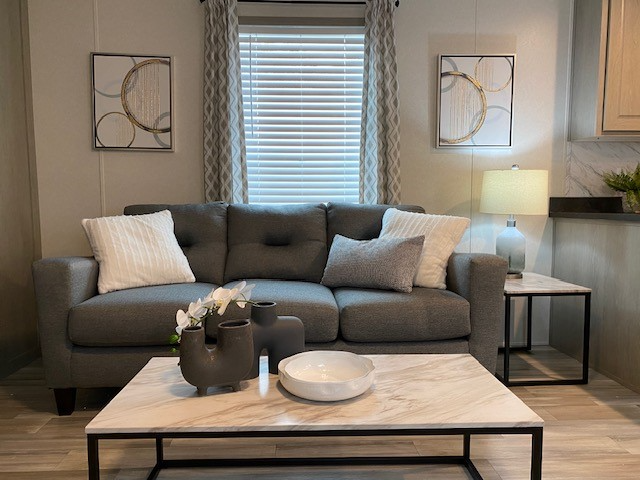 1082 Hemlock Dr - Photo 3 of 12