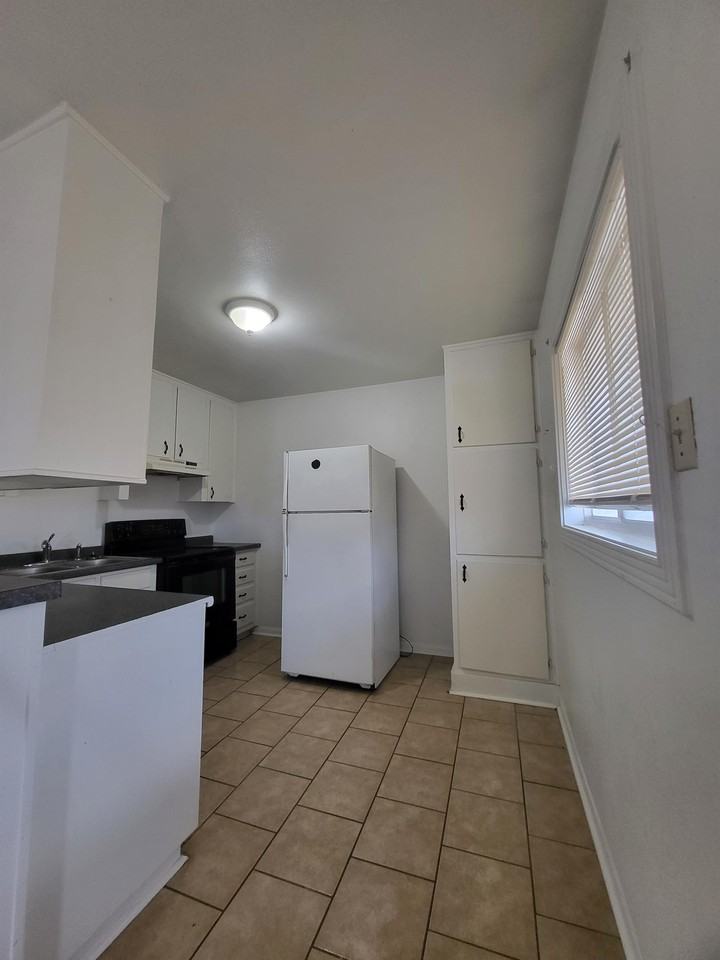 519 53rd Street #C - Photo 2 of 6