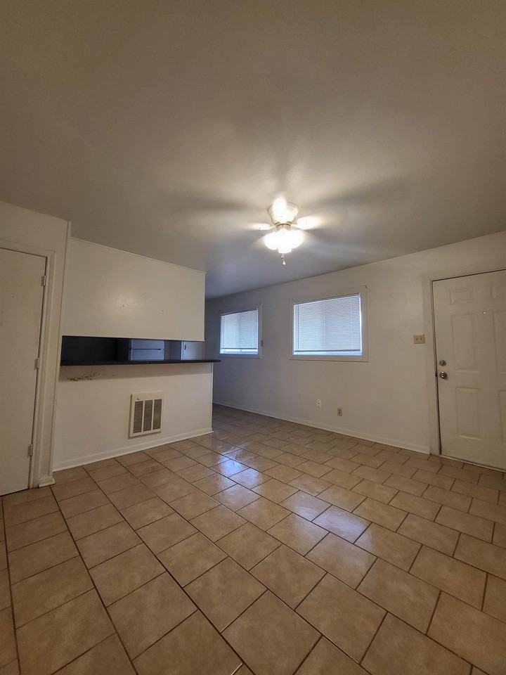 519 53rd Street #C - Photo 3 of 6
