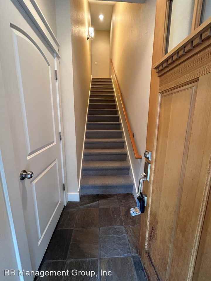 5133 Sw Shattuck Rd - Photo 2 of 19