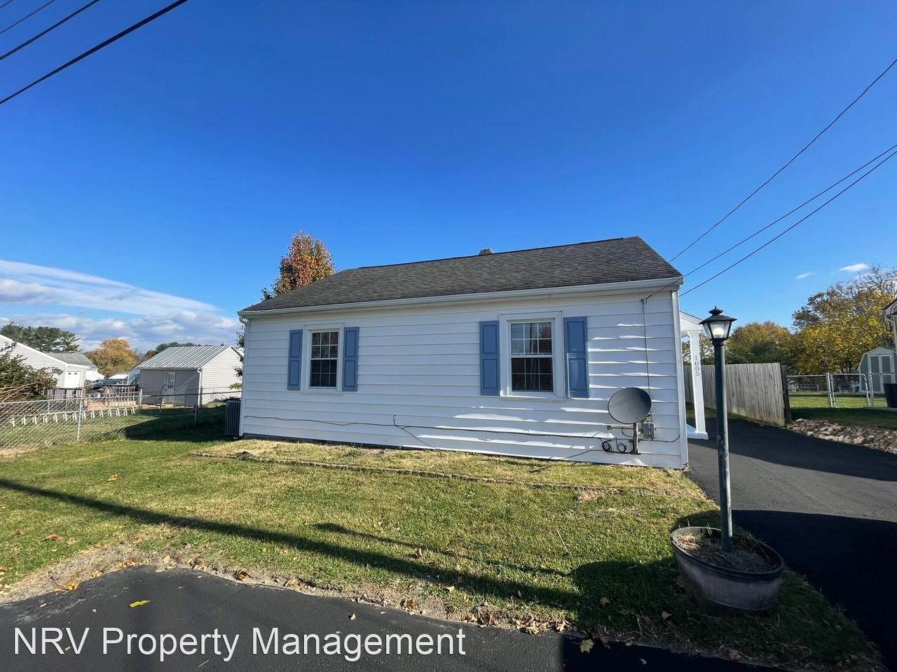 1005 Carson St - Photo 2 of 29