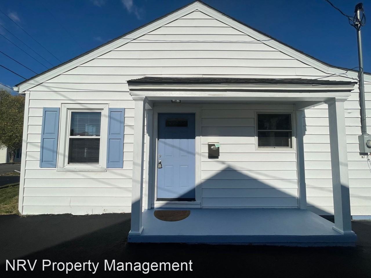 1005 Carson St - Photo 3 of 29