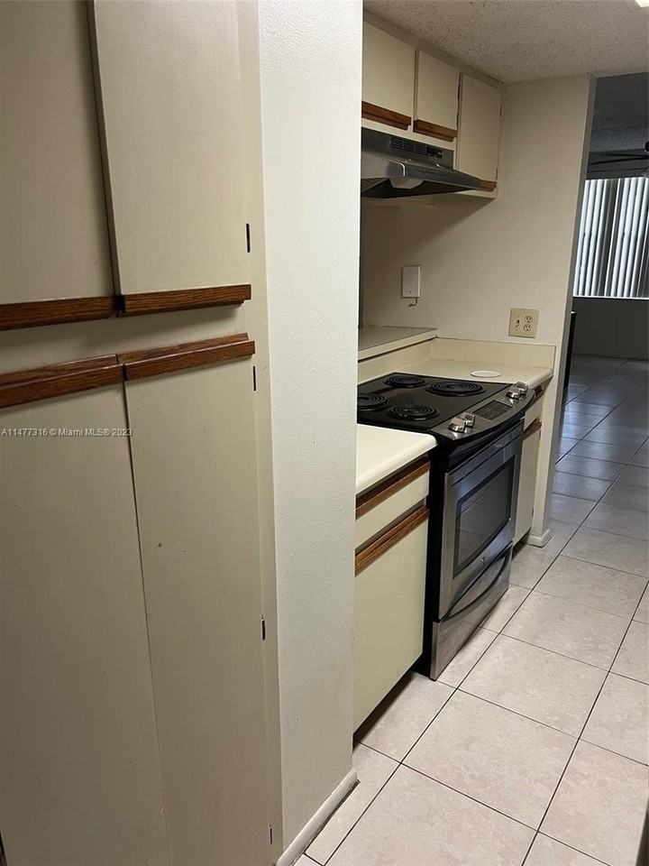 4381 W Mcnab Rd #11 - Photo 3 of 8