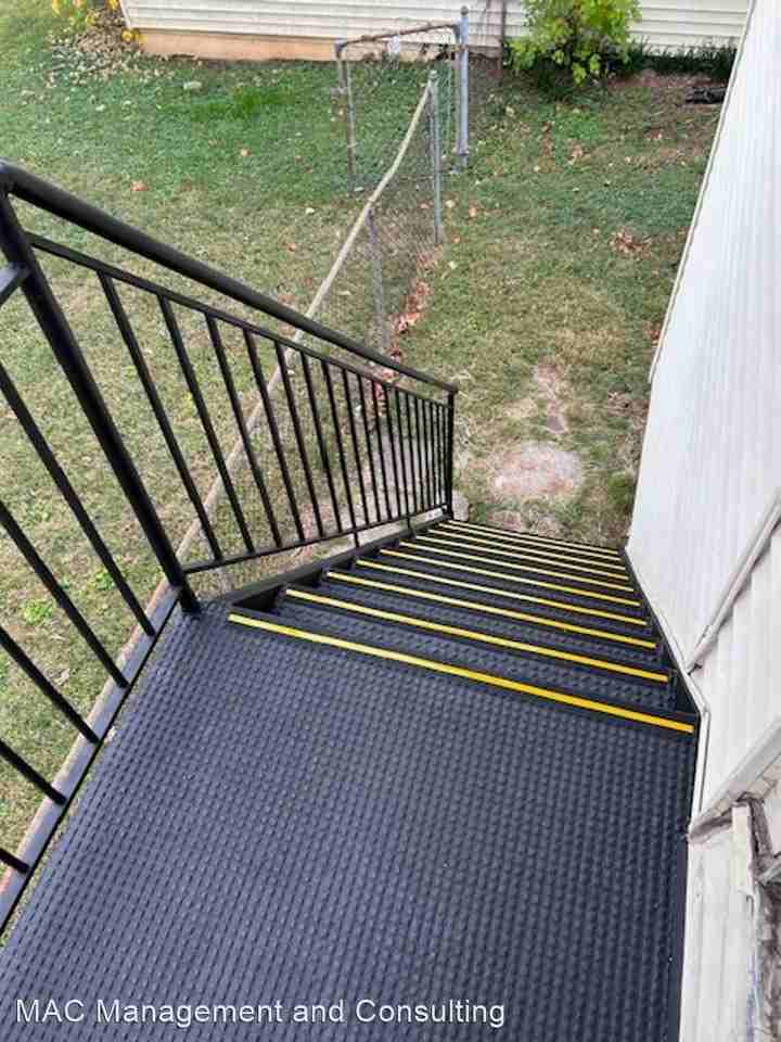 228 S Walnut Ave - Photo 2 of 8