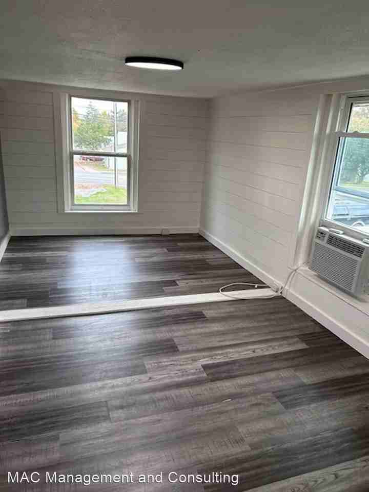 228 S Walnut Ave - Photo 3 of 8