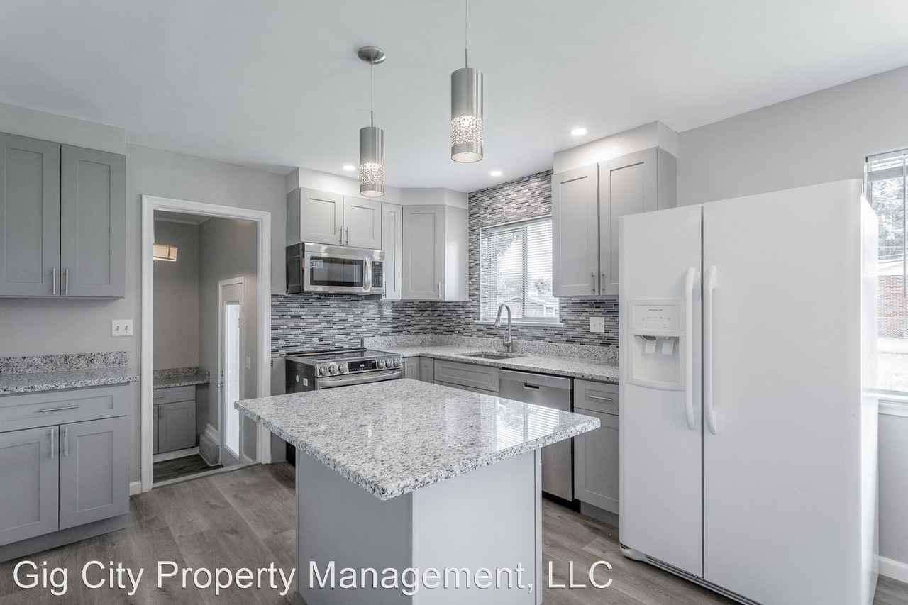 620 Lindsay Ave - Photo 2 of 12