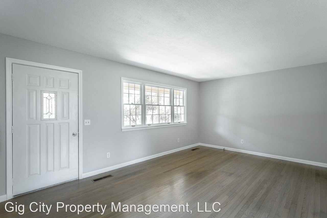 620 Lindsay Ave - Photo 3 of 12