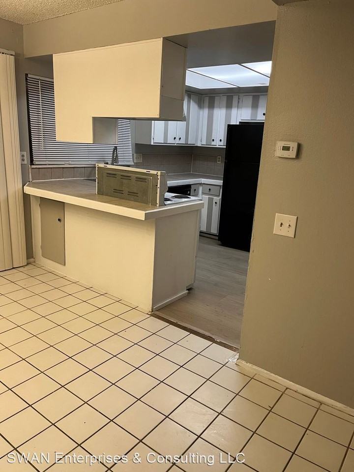 1211 S Uvalda St - Photo 3 of 17