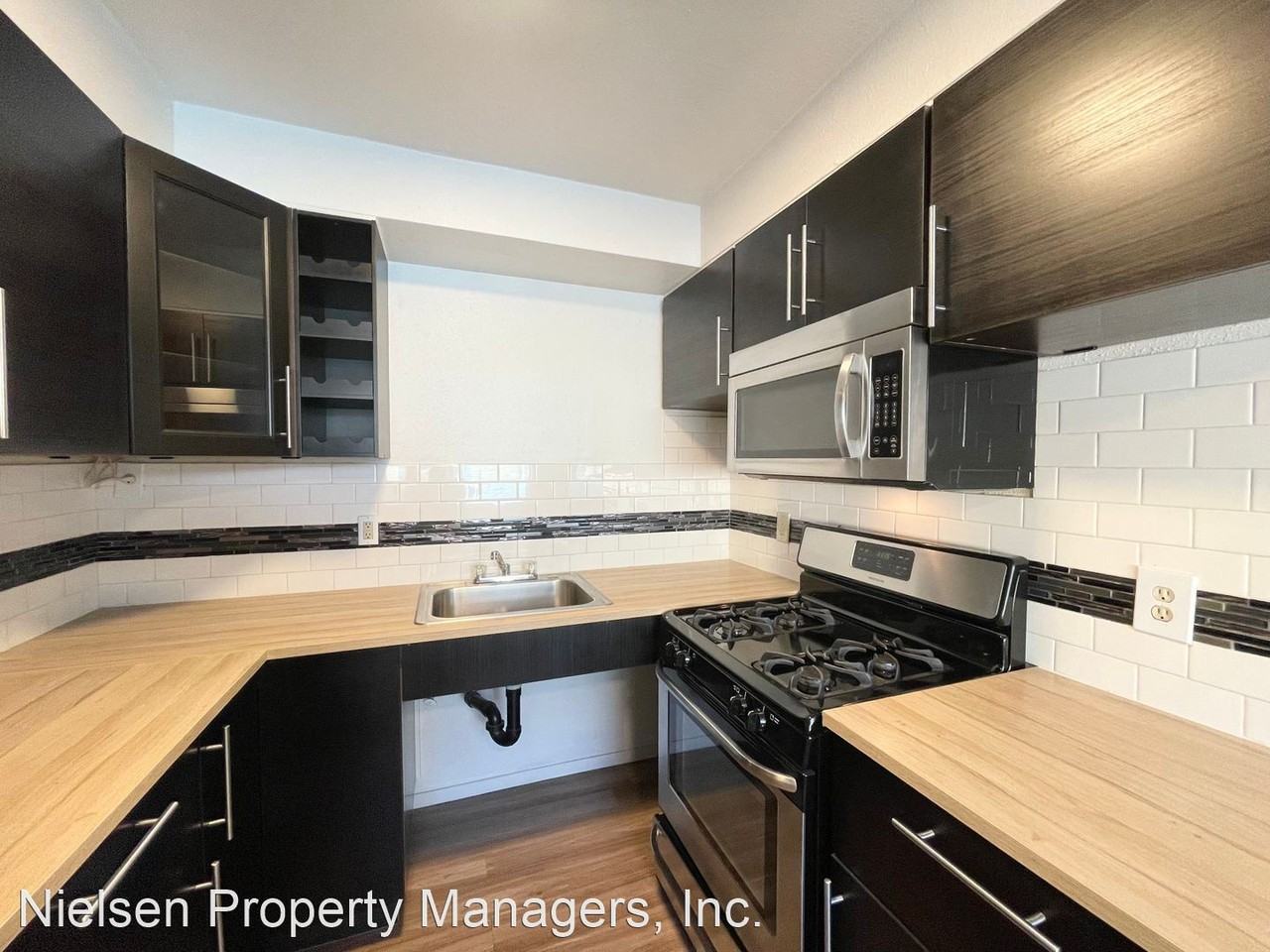 2419 & 2421 F Street - Photo 3 of 8