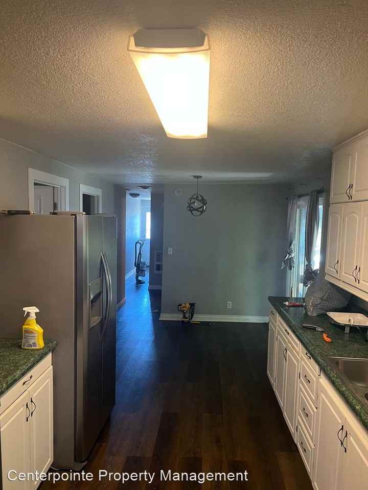 161 Ne Suksdorf St - Photo 3 of 11