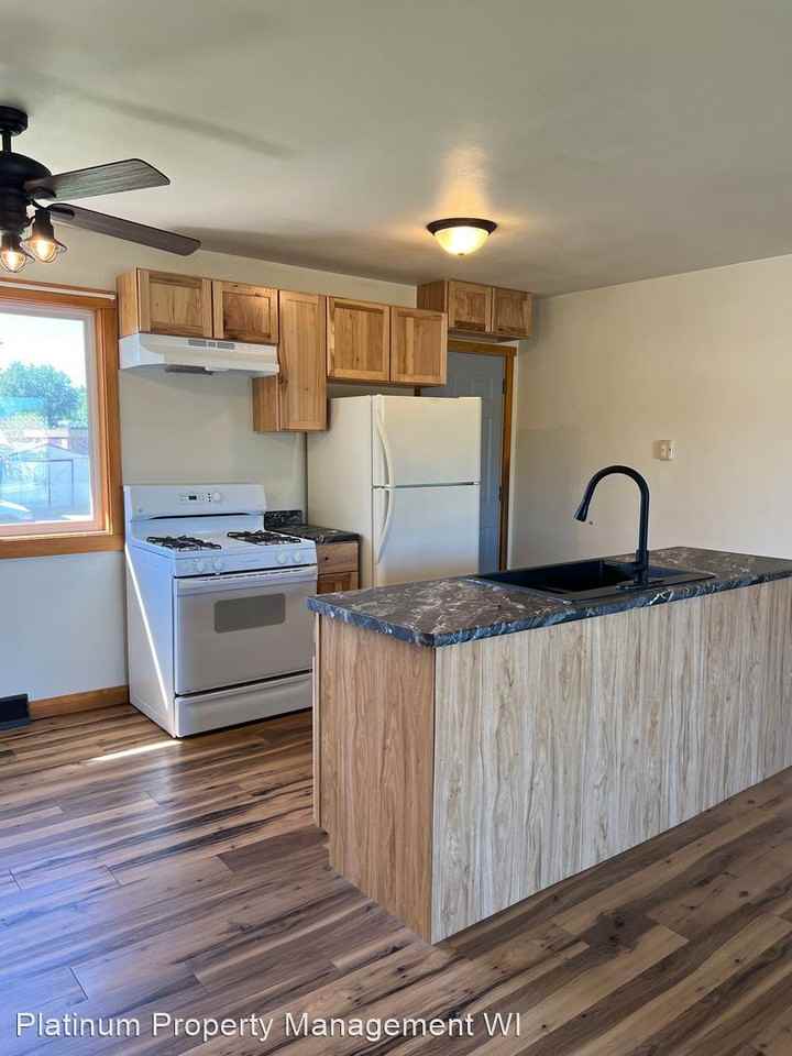 1202 Mosinee Ave - Photo 3 of 24