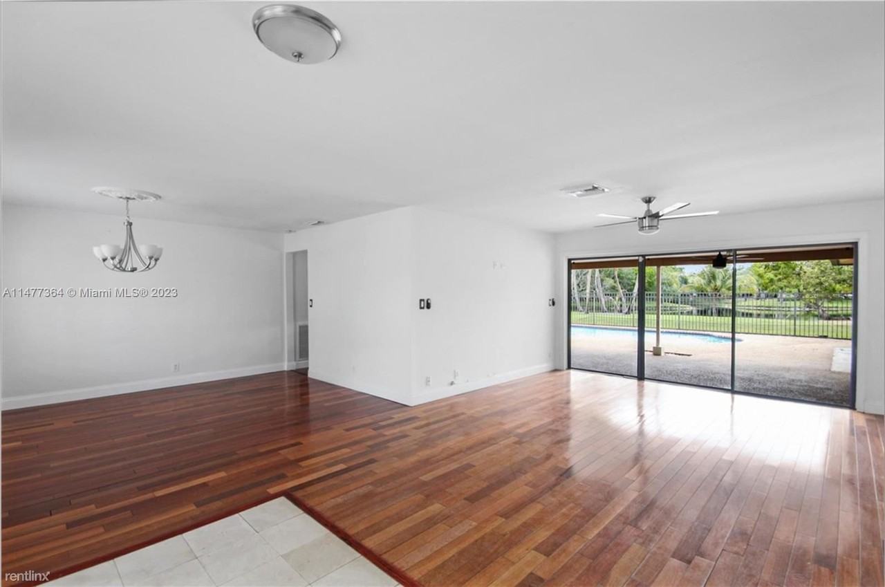 16619 Waters Edge Dr - Photo 2 of 18