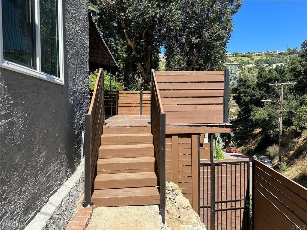 8141 Kirkwood Dr - Photo 3 of 18