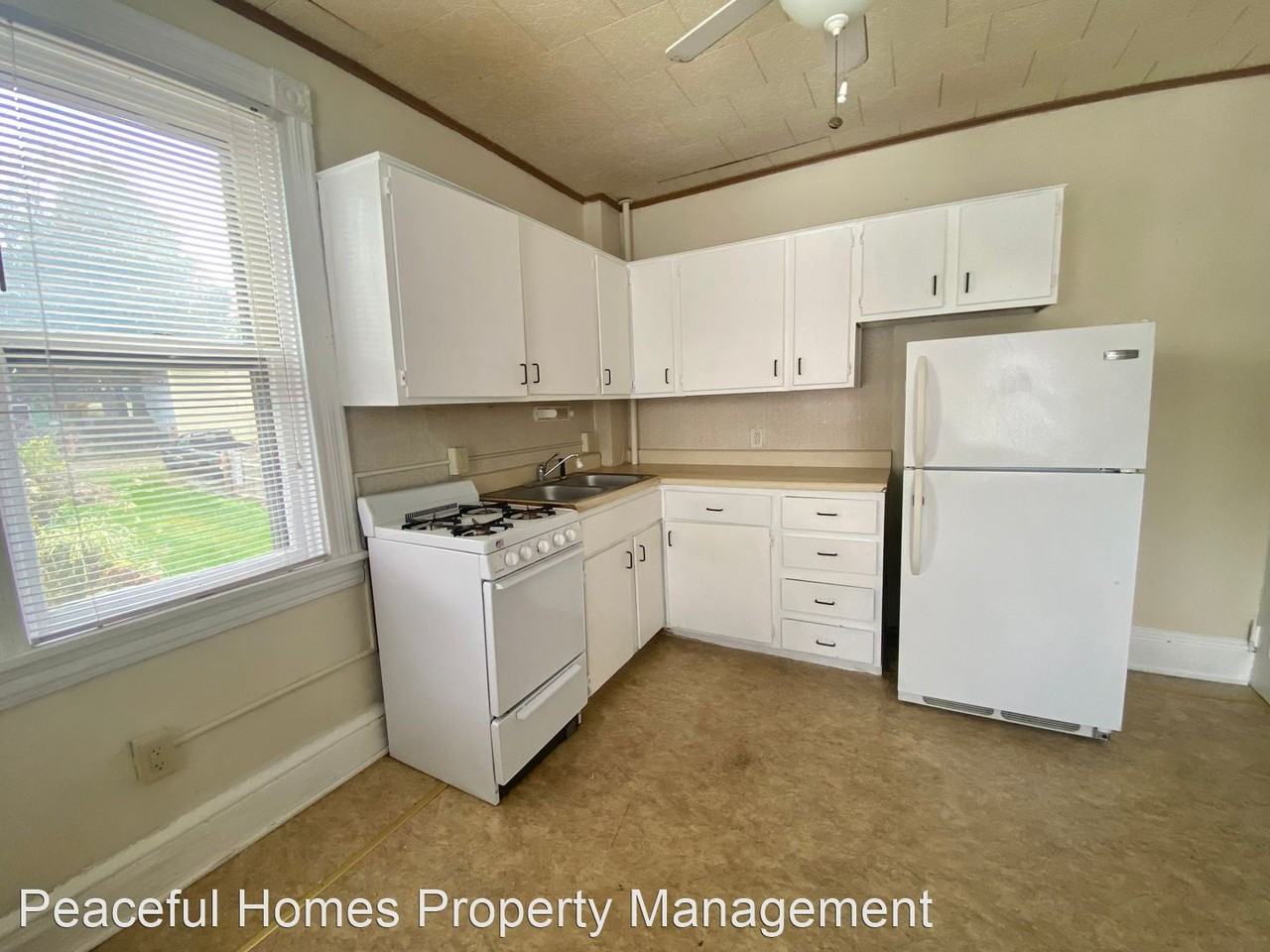 530 E Orange St - Photo 3 of 14