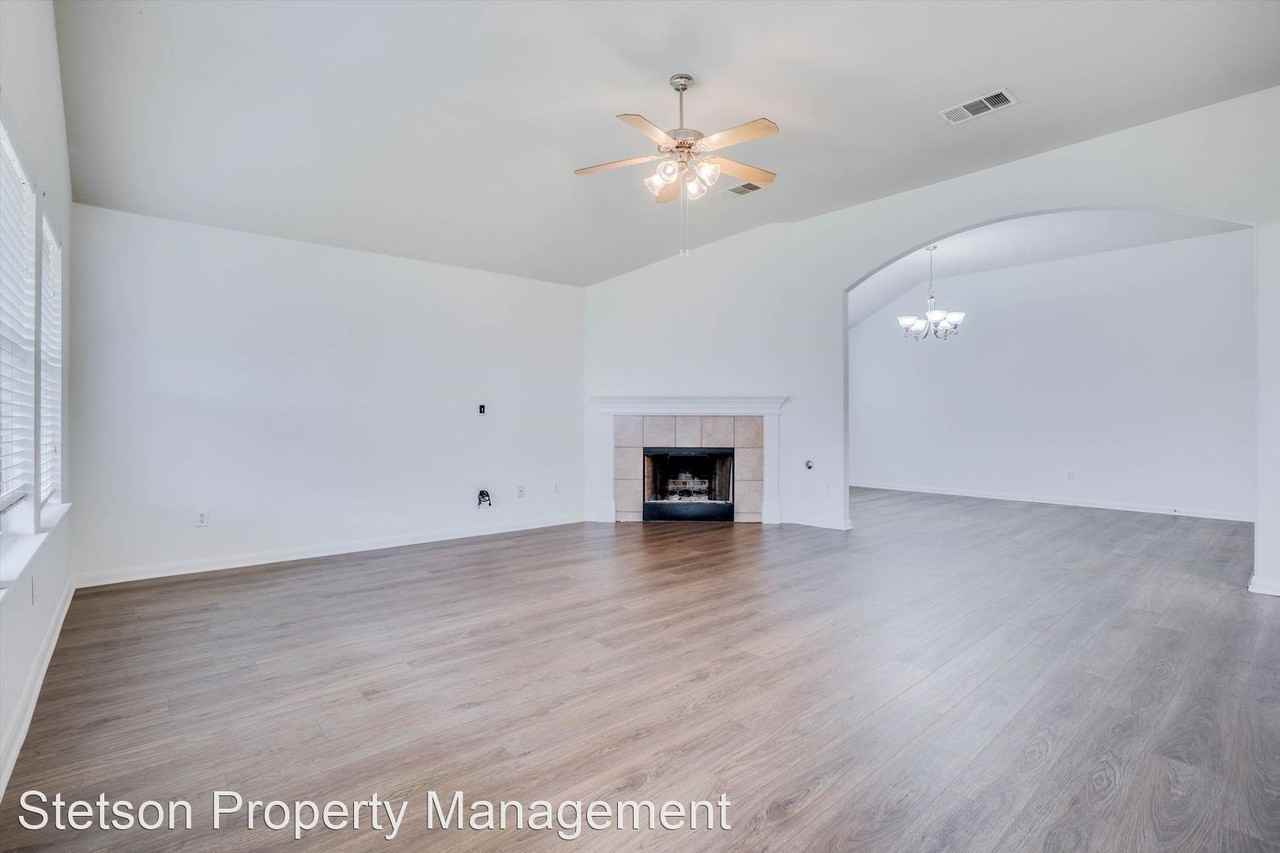 18800 Edinburgh Castle Rd - Photo 2 of 20