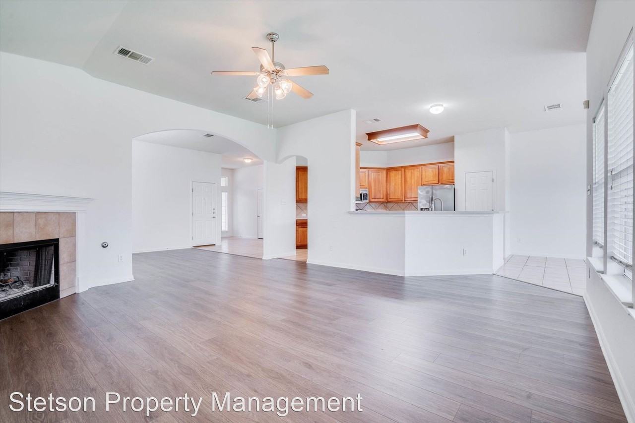 18800 Edinburgh Castle Rd - Photo 3 of 20