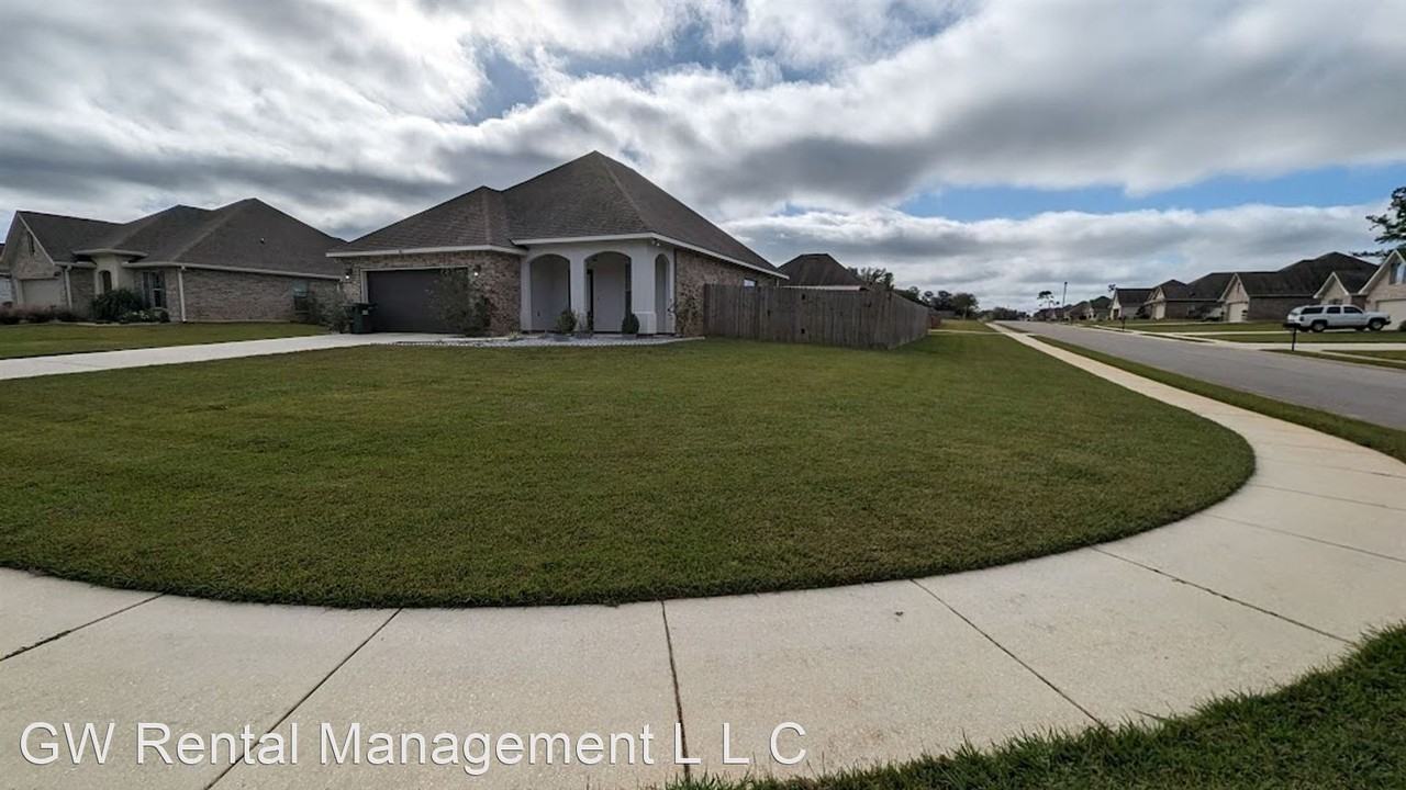 802 Savannah Ct - Photo 2 of 32