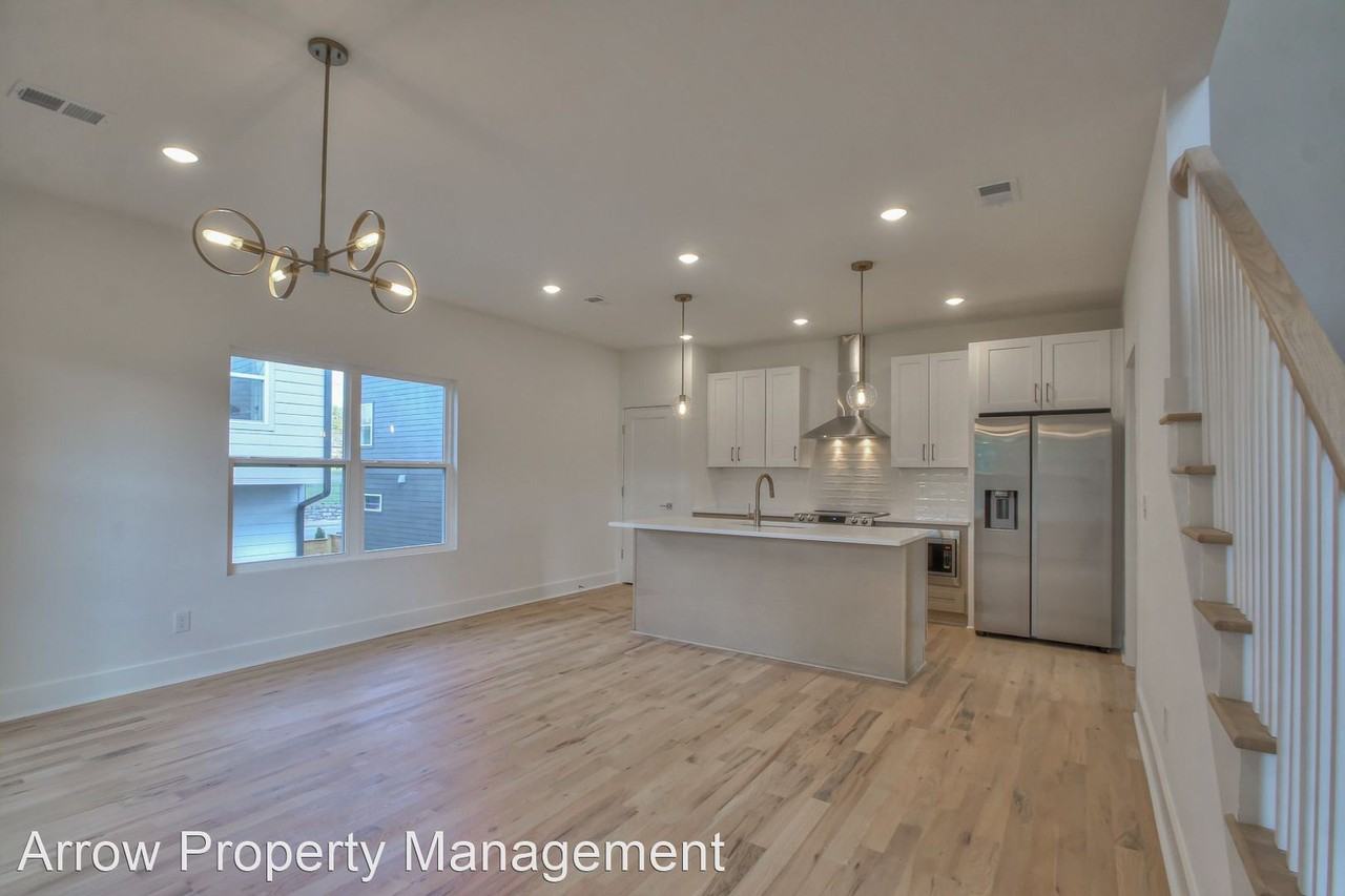 1505 Clay St #B - Photo 3 of 13