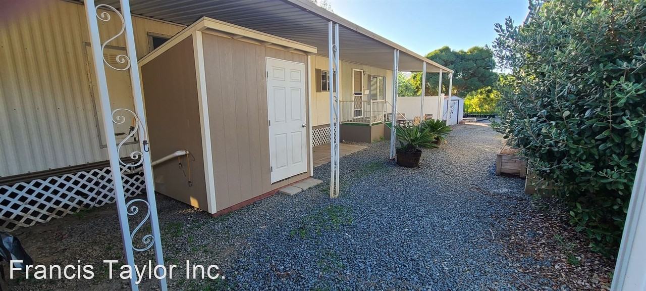 25862 Holly Ave - Photo 2 of 15