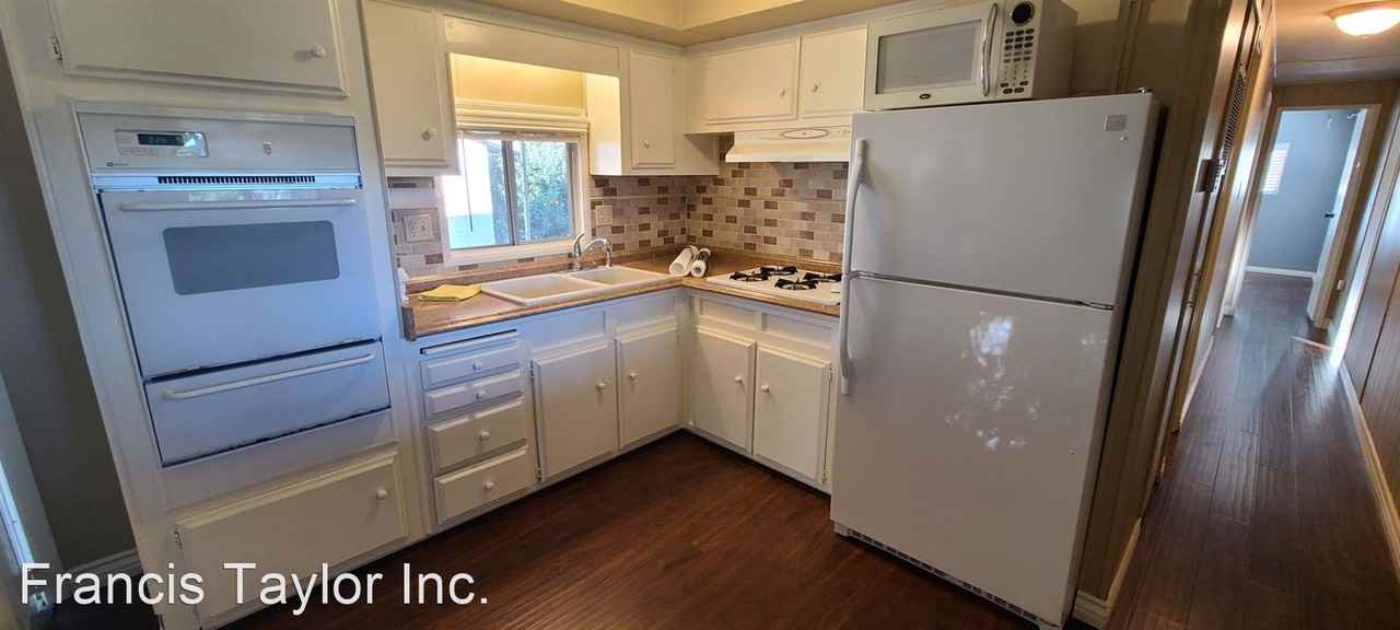 25862 Holly Ave - Photo 3 of 15