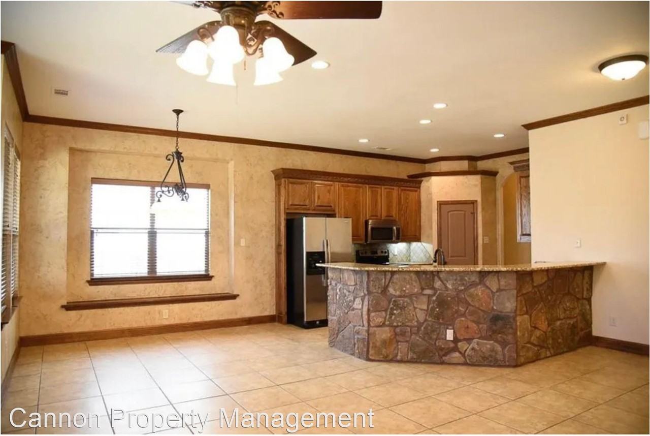 324 College Ct - Photo 2 of 15