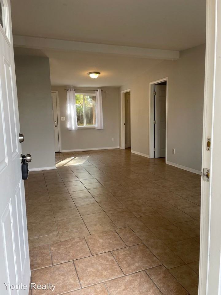 621 W Prospect Rd - Photo 3 of 29