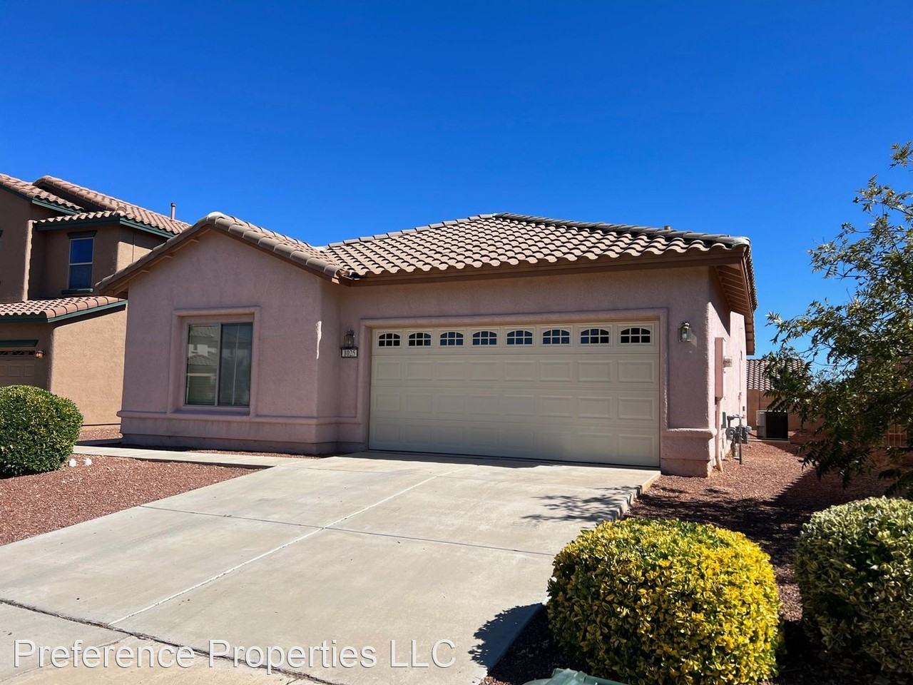 1025 Estancia Dr - Photo 3 of 35