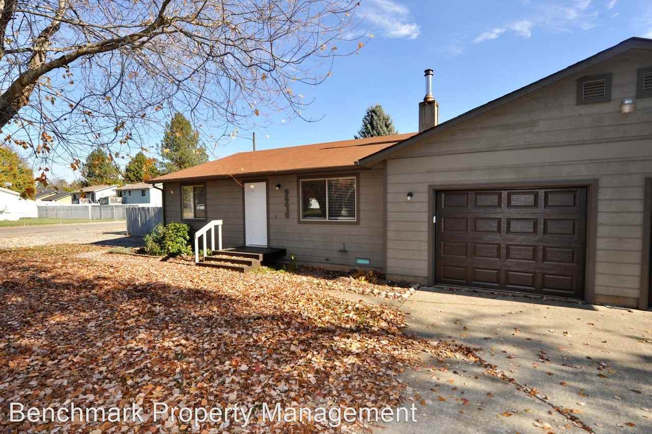 9974 N Hillview Dr - Photo 2 of 40