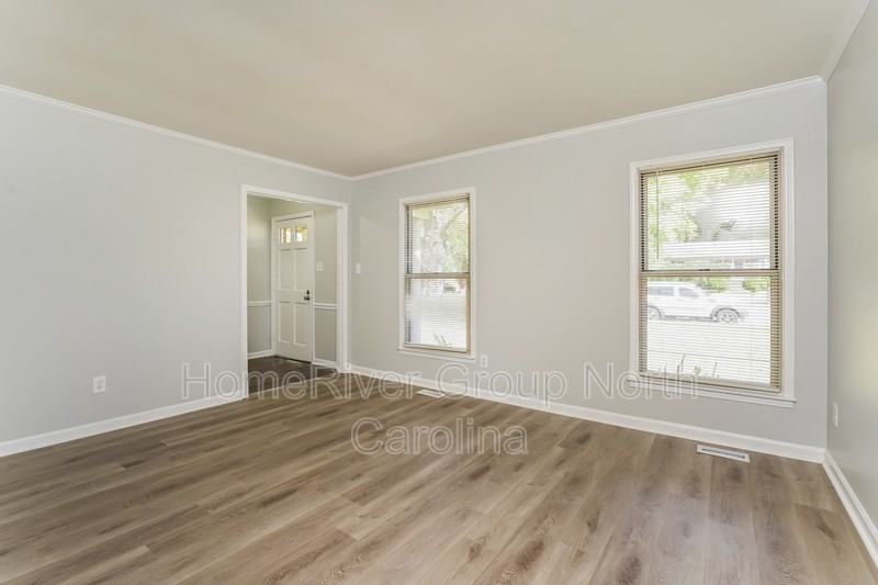 1402 Rotherwood Rd - Photo 2 of 17