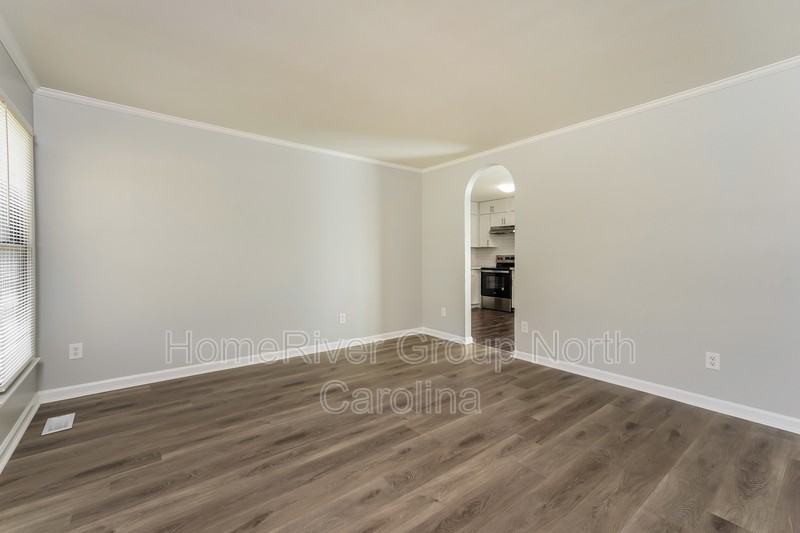 1402 Rotherwood Rd - Photo 3 of 17