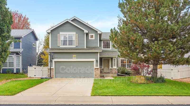 10221 Eastview St - Photo 2 of 50
