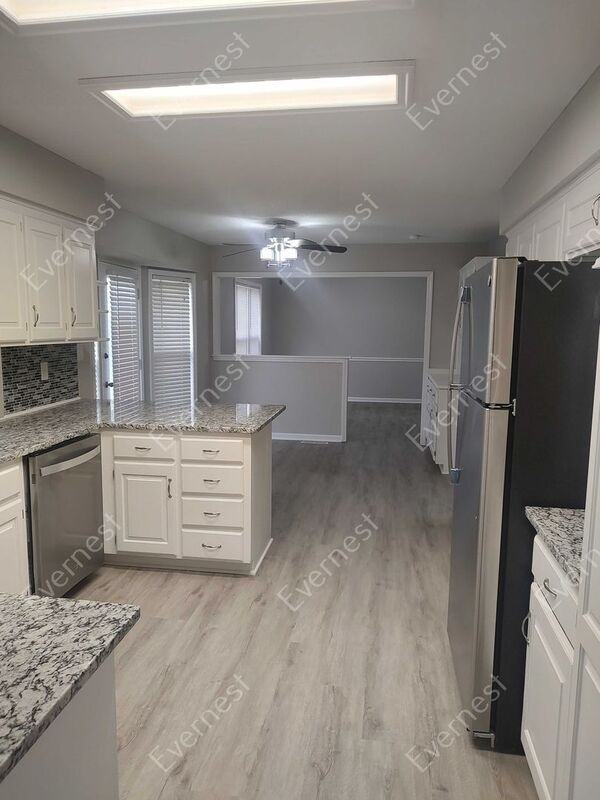 1419 Se 7th St - Photo 3 of 31