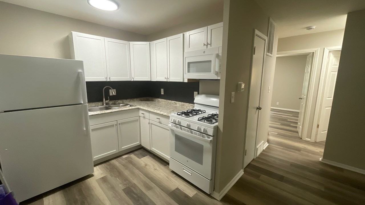 1707 S Lees Summit Rd - Photo 2 of 5