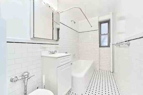 120 E 24th St #2 - Photo 3 of 5