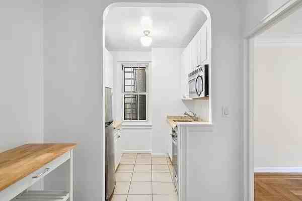 4 Jane St #1 - Photo 4 of 8