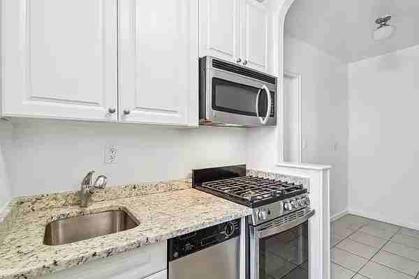 4 Jane St #1 - Photo 5 of 8