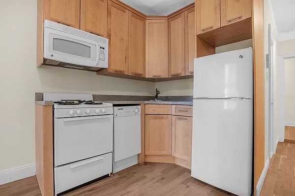 113 E 89th St #5 - Photo 2 of 5