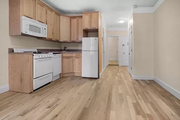 113 E 89th St #5 - Photo 4 of 5