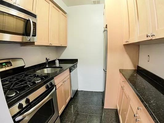 11 E 67th St #1 - Photo 5 of 9