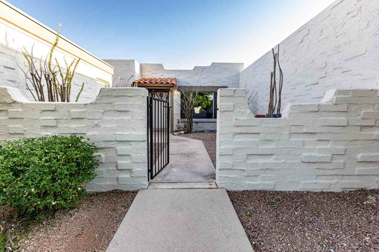 7425 E Serenity Ln - Photo 3 of 36