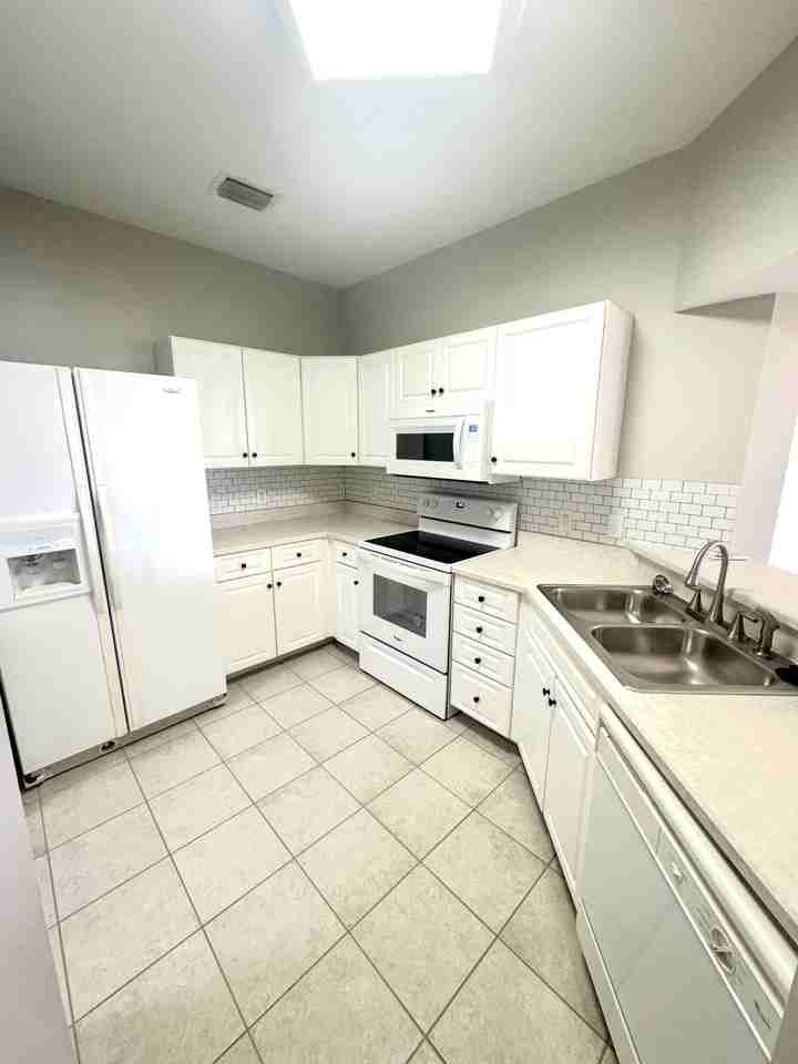 3423 Haley Pointe Rd - Photo 2 of 22