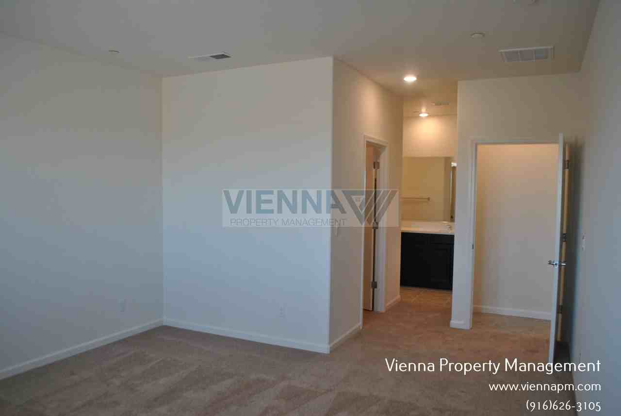 2520 Provincetown Way - Photo 3 of 8