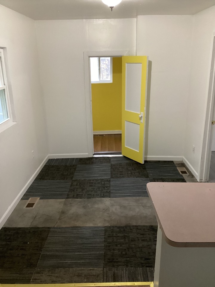 952 Walnut St - Photo 6 of 14