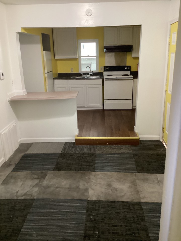 952 Walnut St - Photo 4 of 14