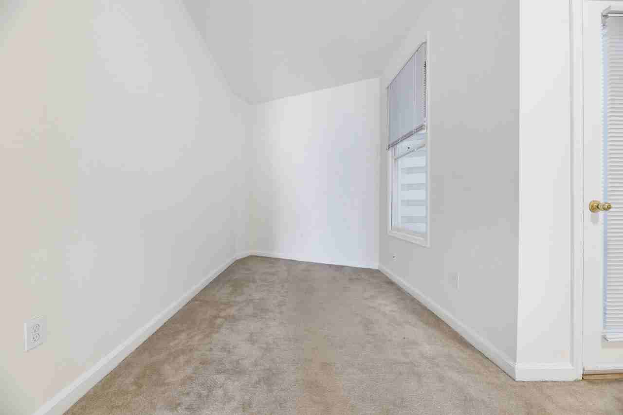 650 D St Se - Photo 2 of 12