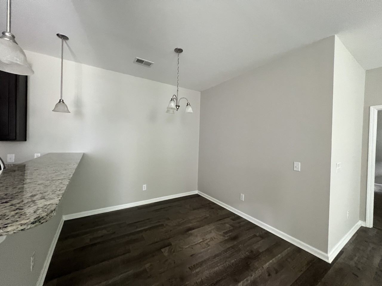 828 Winthrop St #B - Photo 3 of 11